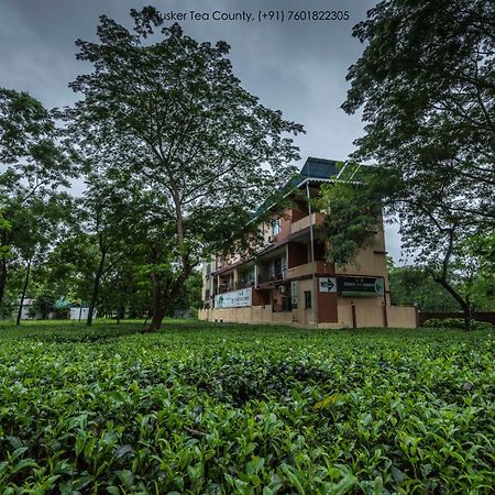 ホテル Tusker Tea County Chālsa エクステリア 写真